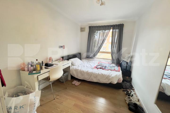 Superbly located & neutrally decorated throughout with wooden floors Brandon Street , Elephant and Castle